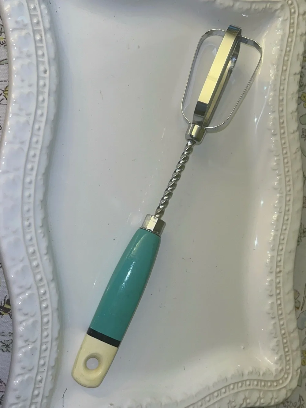 ECKO Vintage MCM Teal and Cream Wooden Handle Spring Loaded Push Egg Beater